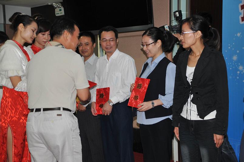 熱烈慶賀我司兩位顧問(wèn)專家入選順德政府質(zhì)量獎(jiǎng)評(píng)審專家?guī)觳@得聘用證書
