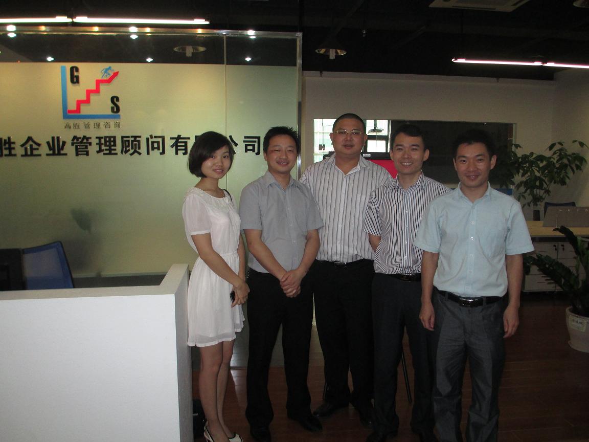 深圳市偉濤行工業(yè)設(shè)備有限公司陽總來我司參觀交流